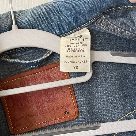 Levi’s Jean Jacket - Picture 4 of 15